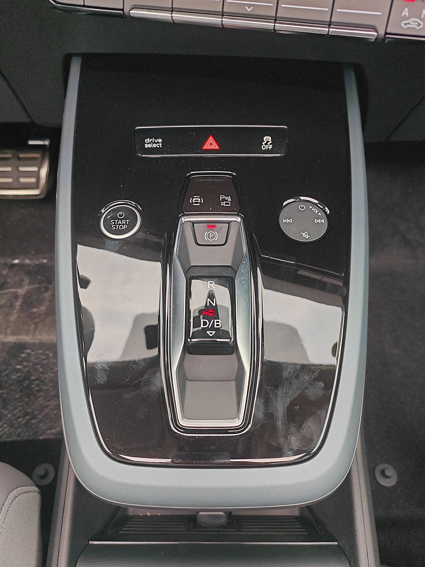 奥迪Q5 e-tron 2023款 40 e-tron 星耀型 锦衣套装