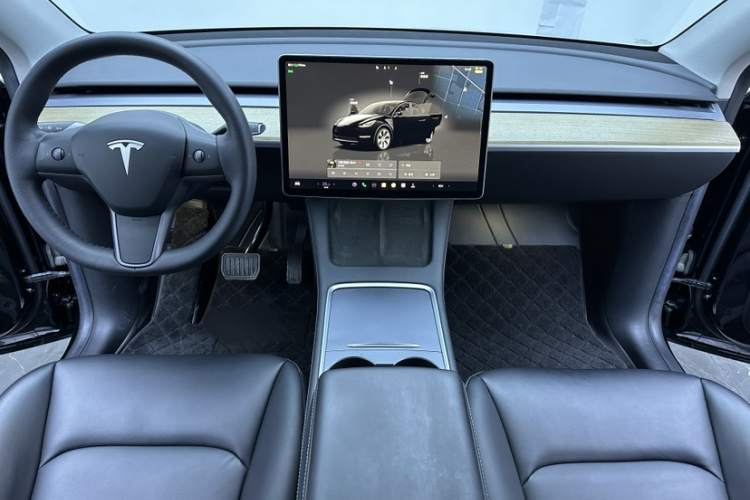 特斯拉 Model Y 2022款 后轮驱动版中控内饰7002