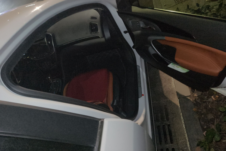 别克 君威 2015款 1.6T 精英技术型局部细节9005