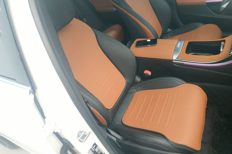 奔驰C级 2023款 改款 C 260 L 运动版局部细节41