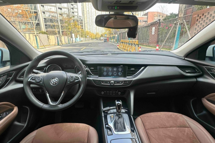 别克 君威 2019款 20T 豪华型 国VI中控内饰7001