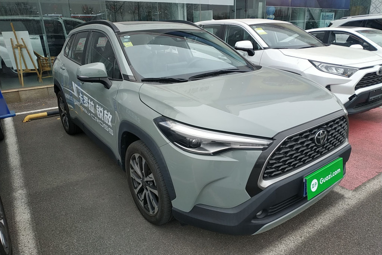 丰田 卡罗拉锐放 2022款 2.0L 旗舰版车身外观3