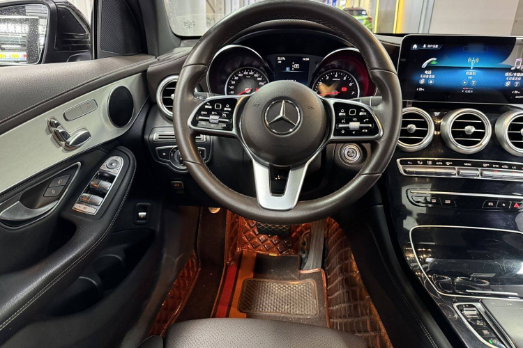 奔驰GLC 2020款 GLC 260 L 4MATIC 动感型中控内饰7004