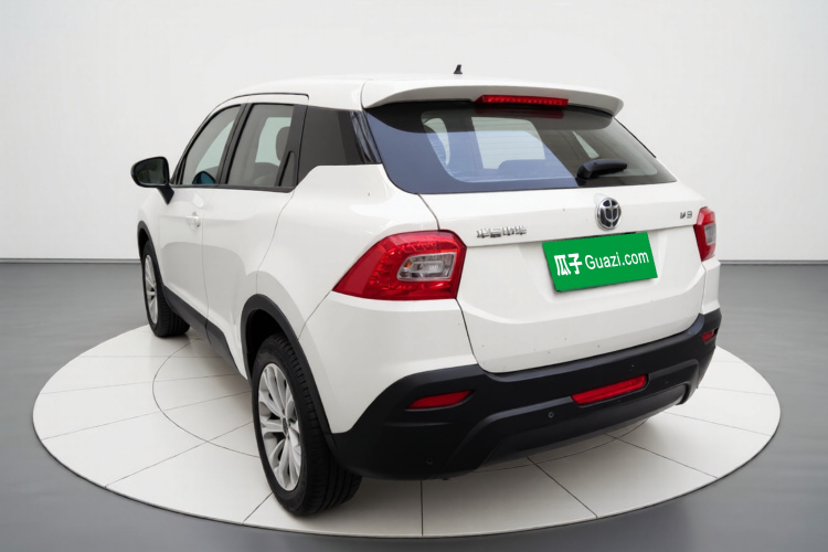 中华V3 2016款 1.5L 手动基本型车身外观5