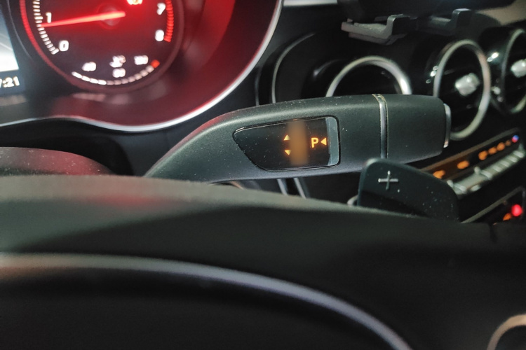 奔驰C级 2018款 C 200 L 运动版局部细节18