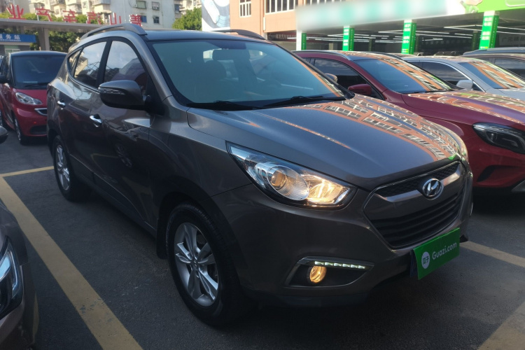 北京现代ix35 2012款 2.0L 自动两驱精英版GLS车身外观3