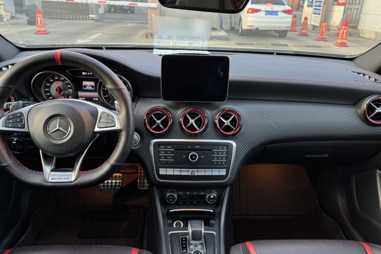 奔驰A级AMG(进口) 2017款 改款 AMG A 45 4MATIC中控内饰7006