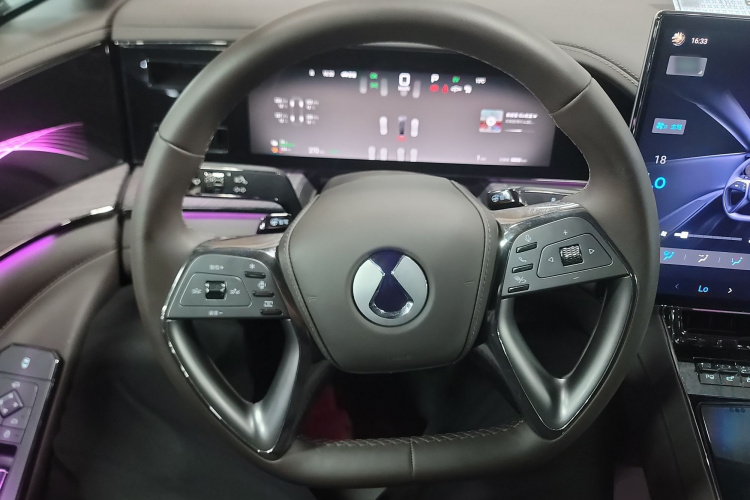 腾势Z9 2024款 1100km 四驱Ultra版中控内饰13