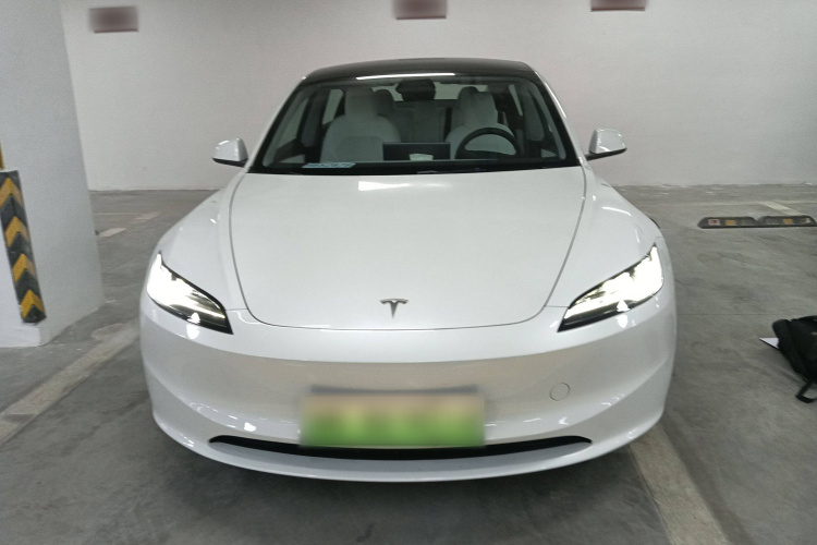 特斯拉 Model 3 2023款 后轮驱动版车身外观2