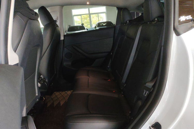 特斯拉 Model Y 2023款 长续航全轮驱动版中控内饰21