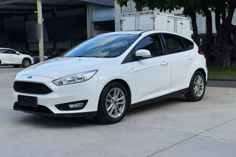 福特 福克斯 2018款 两厢经典 EcoBoost 125 自动超能风尚型智行版车身外观1