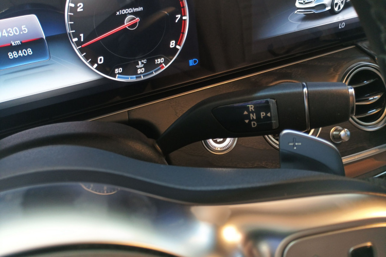 奔驰E级 2020款 E 300 L 运动时尚型局部细节18