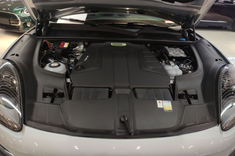 保时捷 Cayenne新能源 2021款 Cayenne E-Hybrid 2.0T机舱底盘24