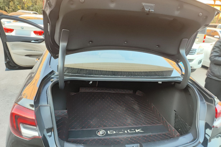 别克 君威 2020款 552T 精英型机舱底盘23