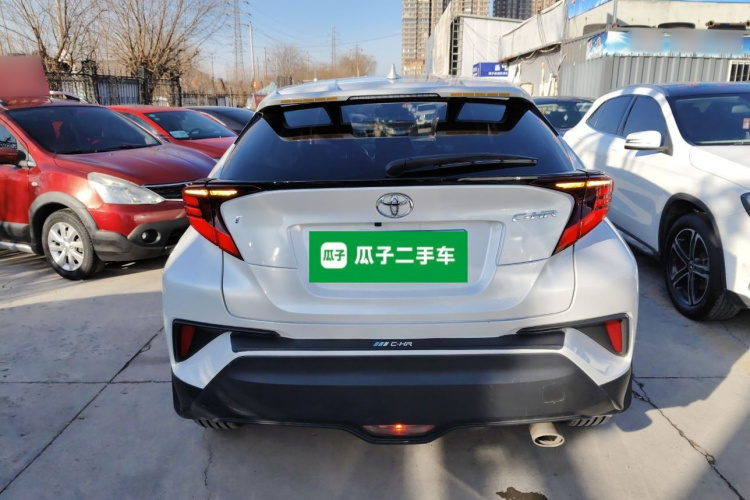 丰田C-HR 2021款 2.0L 豪华版车身外观6