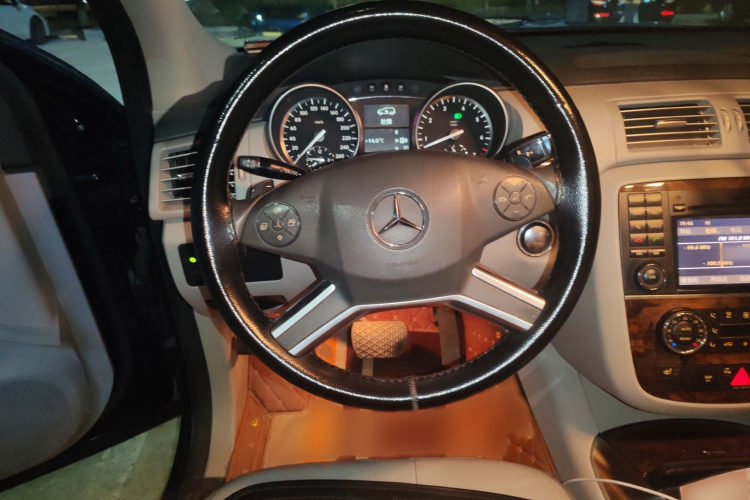 奔驰R级 2010款 R 350 L 4MATIC局部细节13