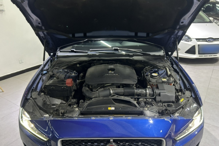 捷豹XE 2015款 2.0T 240PS R-Sport局部细节24