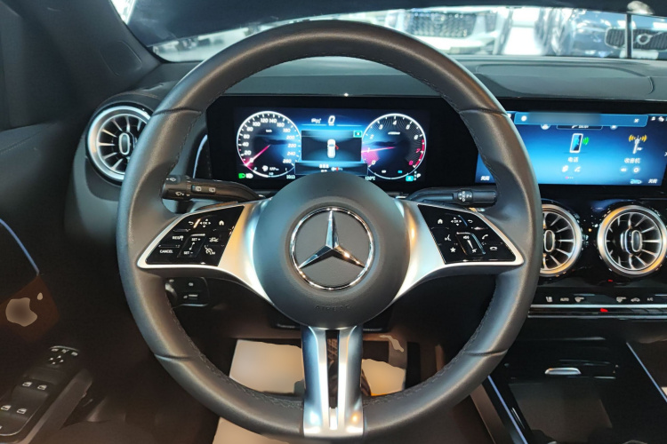 奔驰GLB 2024款 改款 GLB 220 时尚型局部细节13