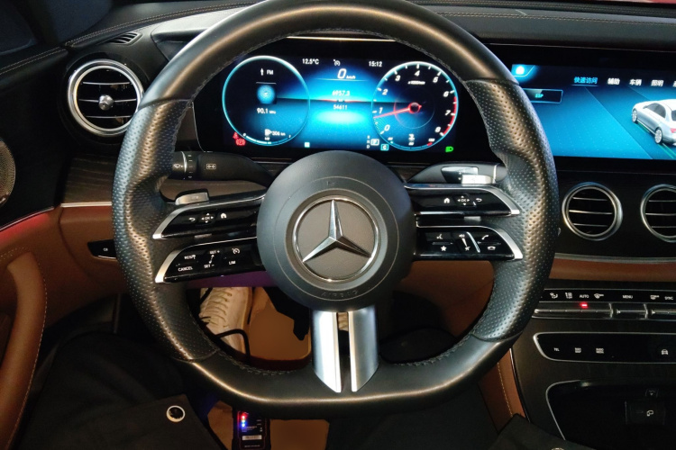 奔驰E级 2021款 E 300 L 运动时尚型中控内饰13