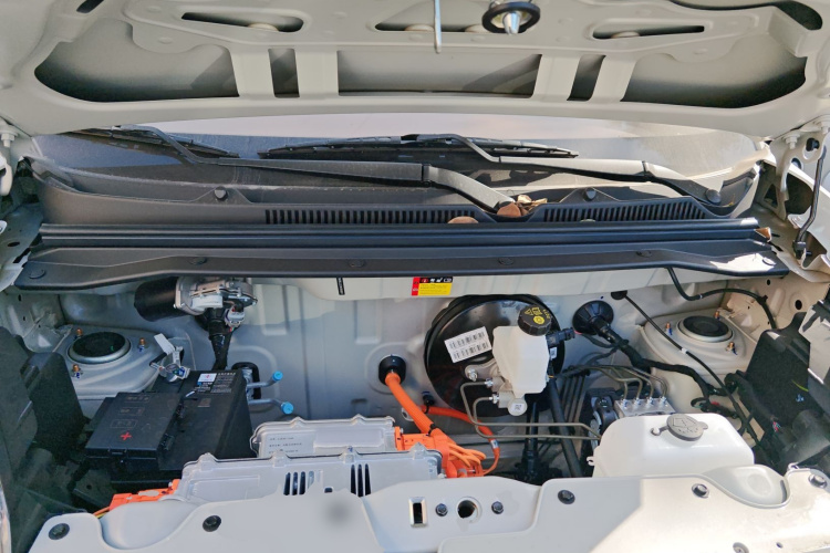 五菱汽车 宏光MINIEV 2024款 第三代 215km 青春版机舱底盘24