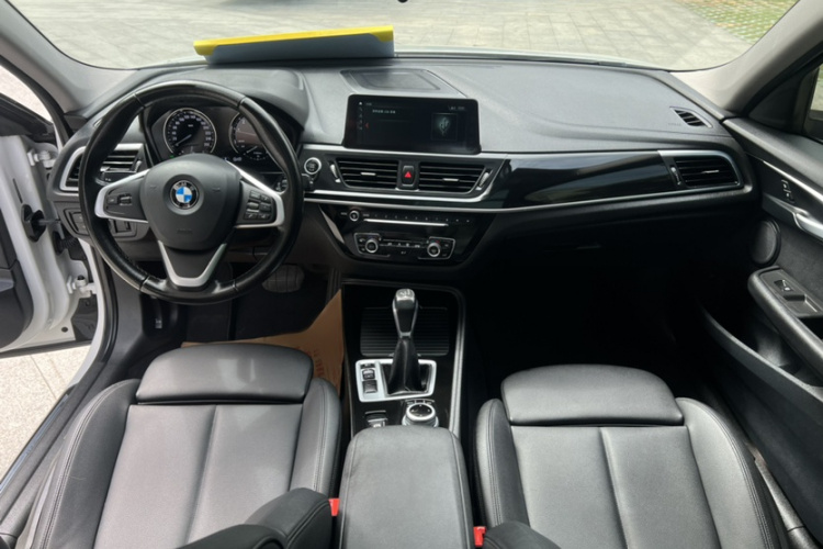 宝马1系 2017款 118i 设计套装型中控内饰7005