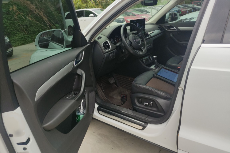 奥迪Q3 2018款 30周年年型 30 TFSI 时尚型中控内饰7003