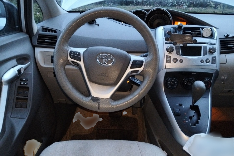 丰田 逸致 2014款 星耀 180E CVT精英版中控内饰13