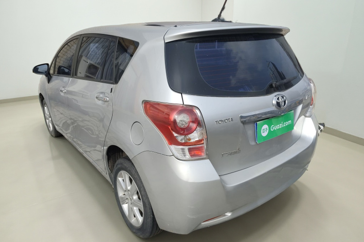 丰田 逸致 2014款 星耀 180E CVT精英版车身外观5