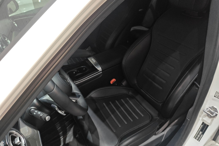 奔驰C级 2022款 C 260 L 运动版中控内饰19