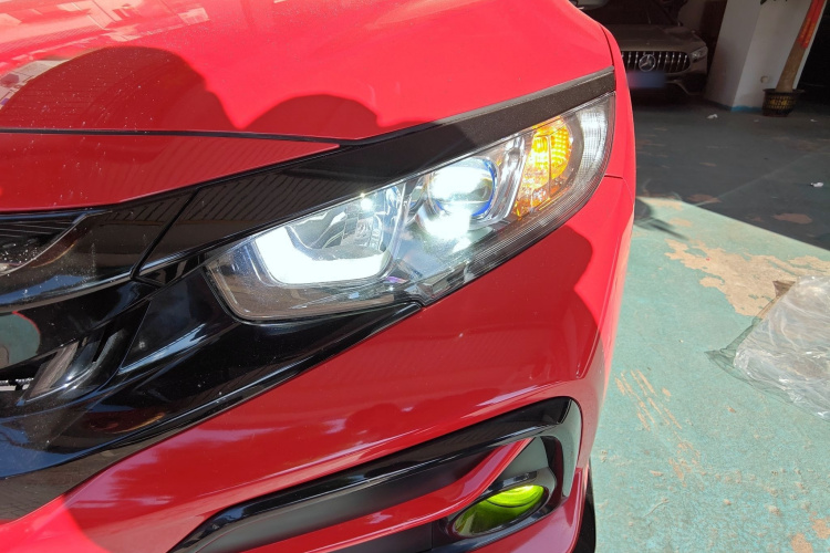 本田 思域 2021款 HATCHBACK 220TURBO CVT新锐控局部细节36