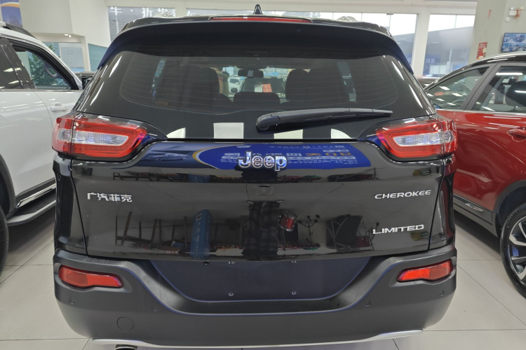 Jeep 自由光 2020款 2.0L 两驱经典运动版车身外观6