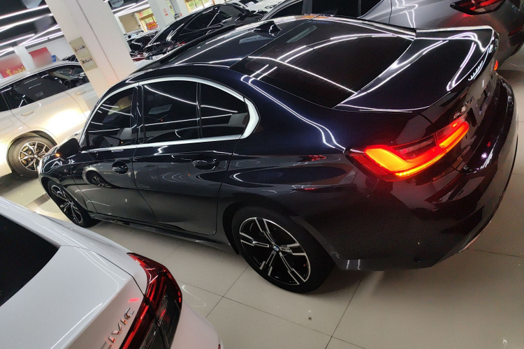 宝马3系 2022款 325i M运动套装车身外观4