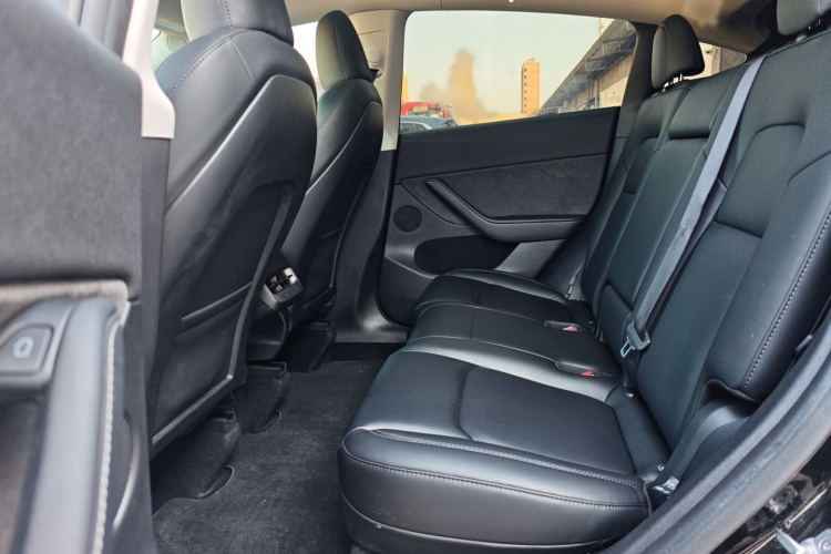 特斯拉 Model Y 2022款 改款 后轮驱动版中控内饰7002