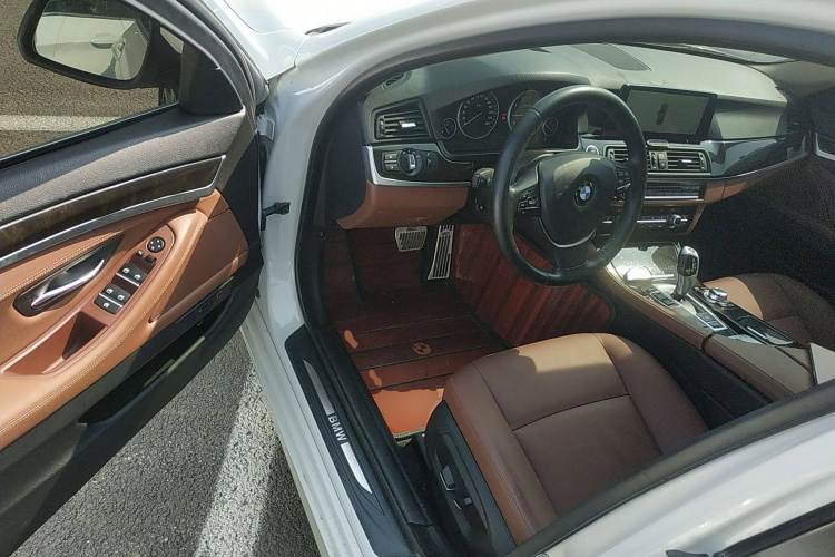 宝马5系 2017款 525Li 领先型中控内饰20