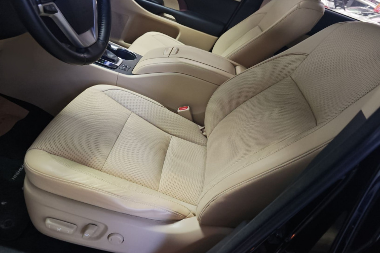 丰田 汉兰达 2017款 2.0T 四驱豪华版 7座局部细节19