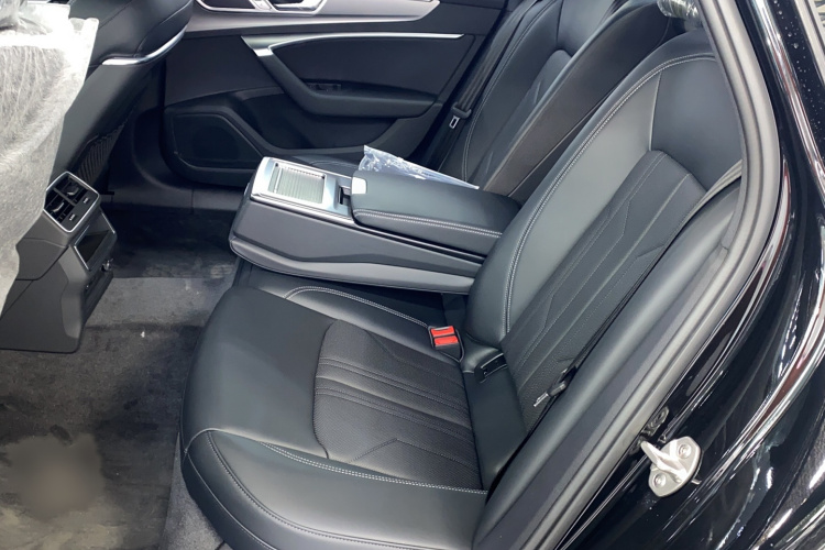 奥迪A6L 2025款 改款 40 TFSI 豪华动感型中控内饰7001