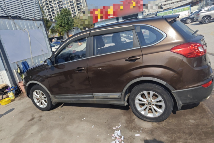 奇瑞 瑞虎5 2014款 2.0L 手动家享版车身外观4