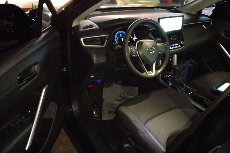 丰田 锋兰达 2023款 2.0L CVT精英版中控内饰20