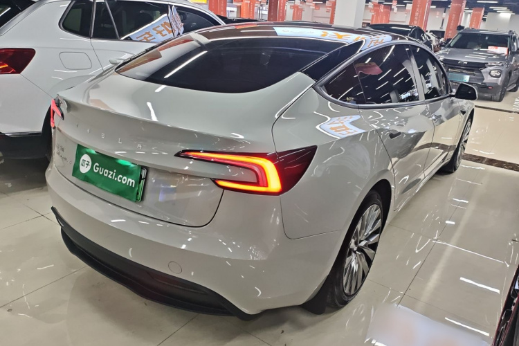 特斯拉 Model 3 2023款 后轮驱动版车身外观7