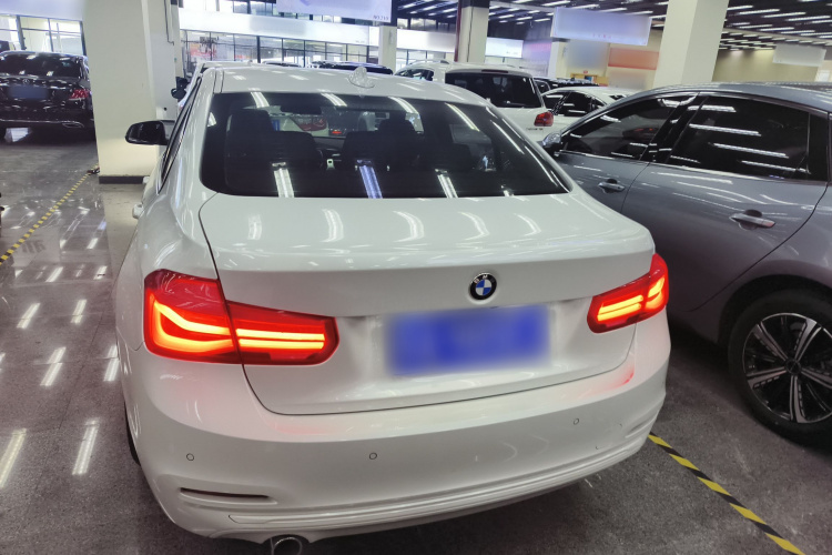 宝马3系 2017款 318i 时尚型车身外观6004