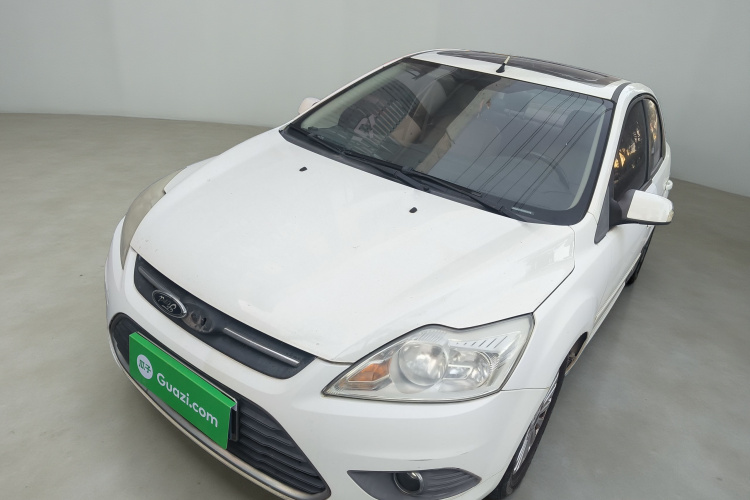 福特 福克斯 2013款 三厢经典 1.8L 自动时尚型车身外观1