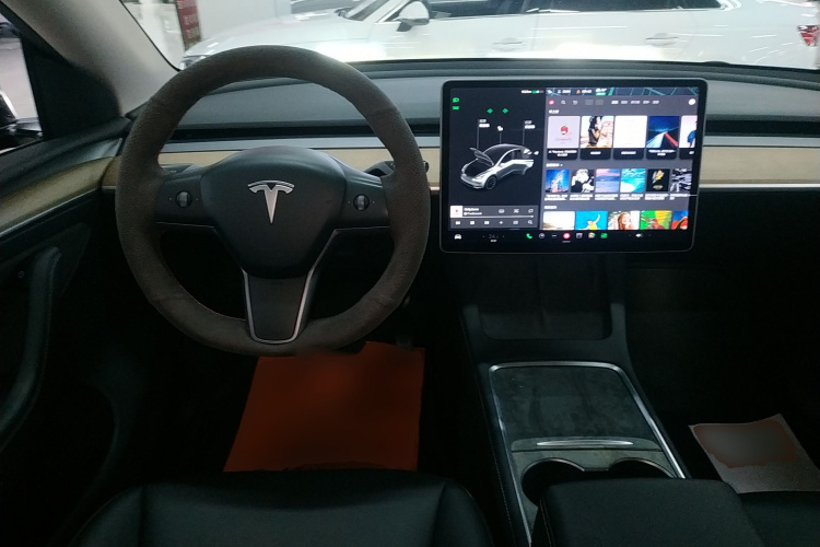 特斯拉 Model Y 2021款 长续航全轮驱动版中控内饰13
