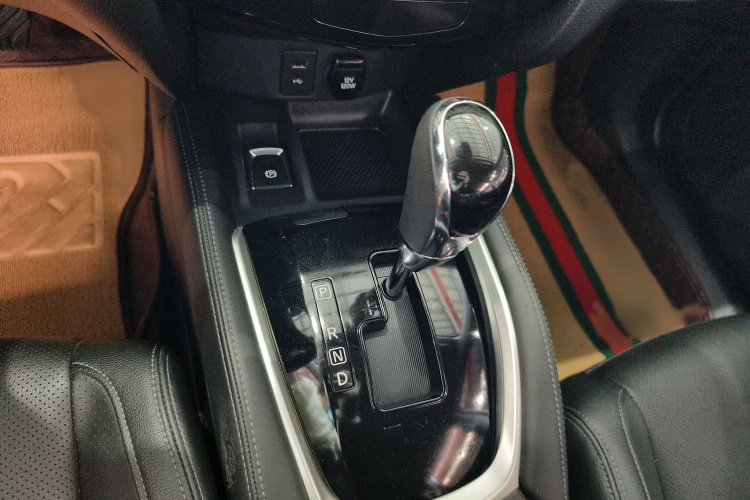 日产 奇骏 2023款 经典 2.0L 两驱智联臻享版局部细节18