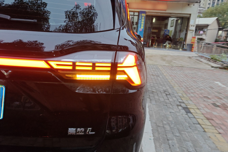 吉利汽车 豪越L 2023款 2.0T DCT尊贵型车身外观9