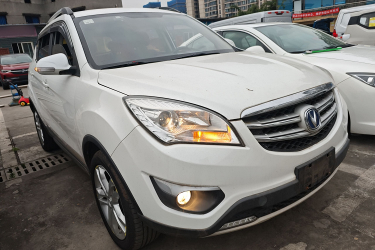 长安CS35 2016款 1.6L 自动豪华型 国V车身外观3