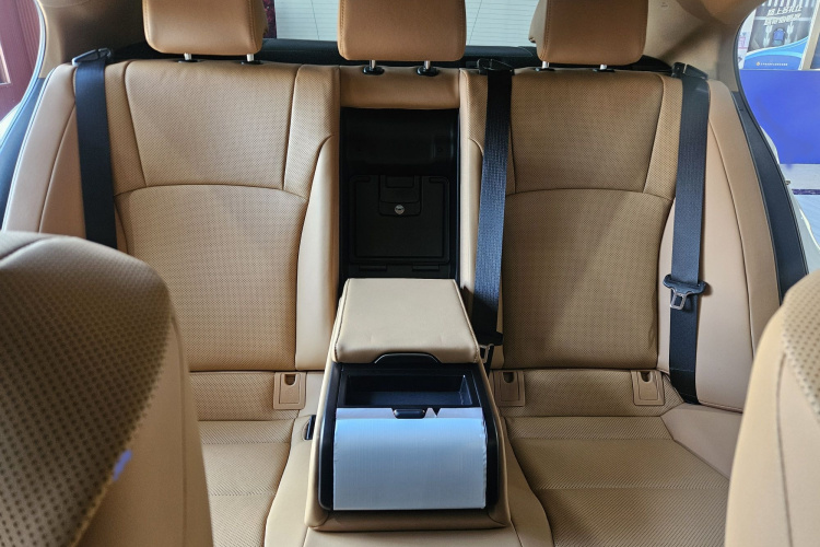 雷克萨斯ES 2025款 200 臻享版局部细节14