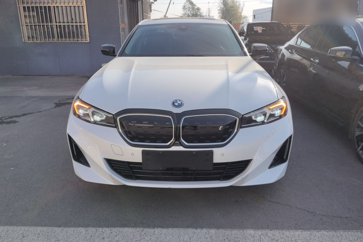 宝马i3 2024款 eDrive 40 L 曜夜套装车身外观2