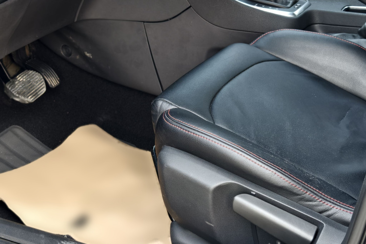 DS 5LS 2016款 1.6T 风尚版THP160局部细节19