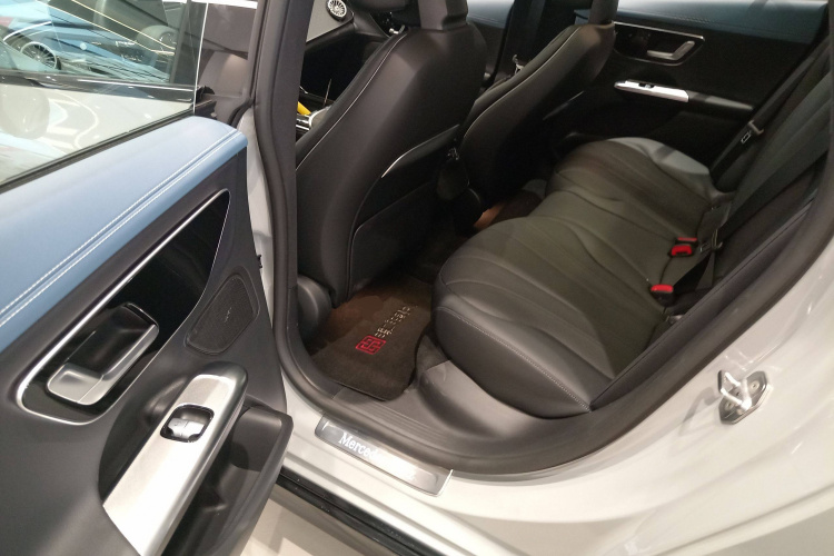 奔驰EQE 2022款 350 先型特别版中控内饰7004