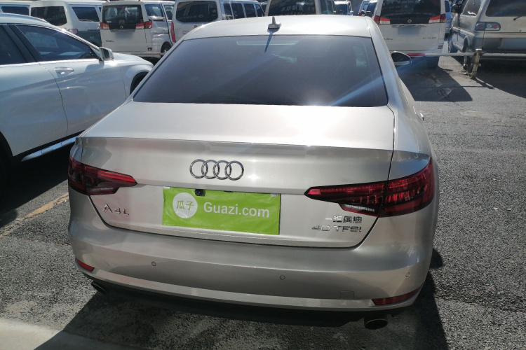 奥迪A4L 2017款 40 TFSI 时尚型车身外观6